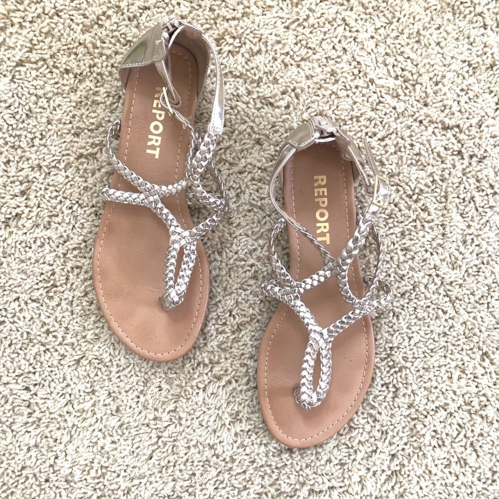 Girls Report Strapped golden sandals!